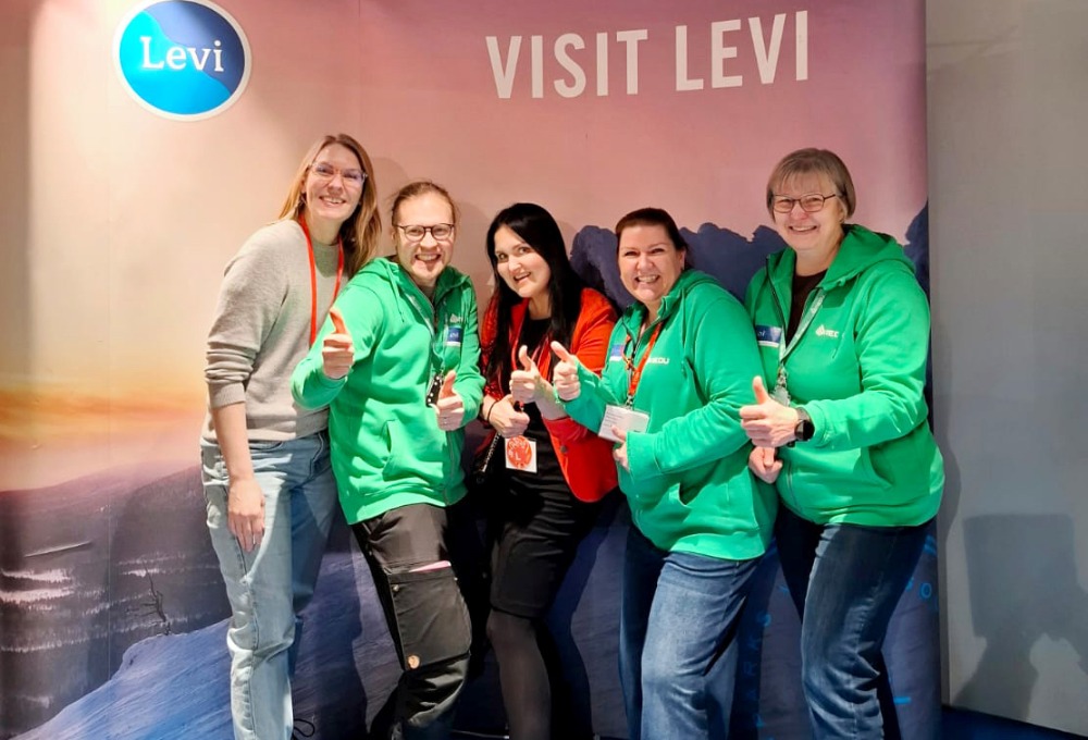 ryhmäkuva messutiimistä