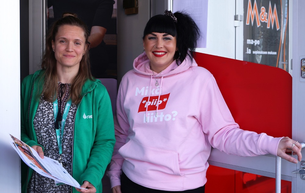 Henna-Kaisa and Raquel at the office door