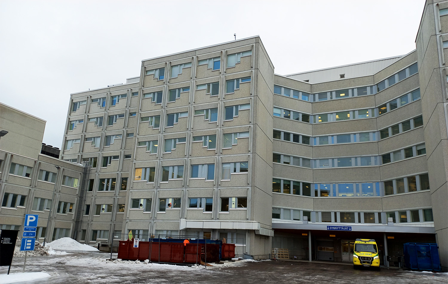 kuva purettavasta sairaalarakennuksesta