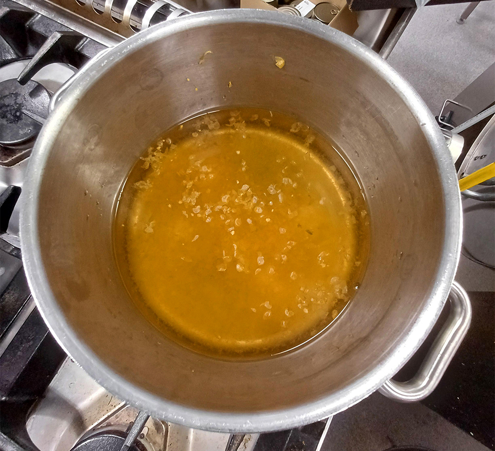 kattila, jossa nestettä